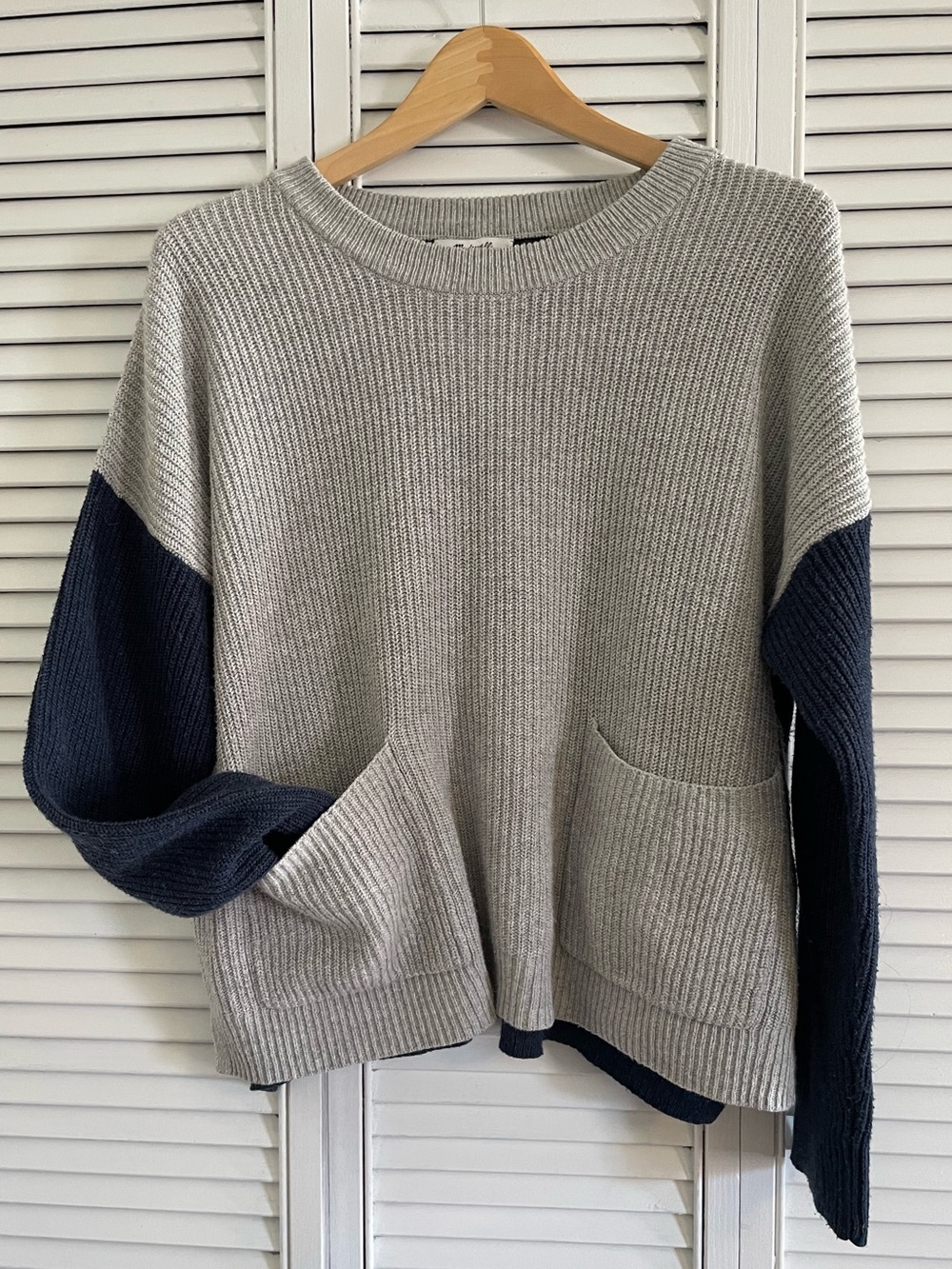 Madewell Women’s Patch Pocket Pullover Sweater, Color Block Grey Navy, Large